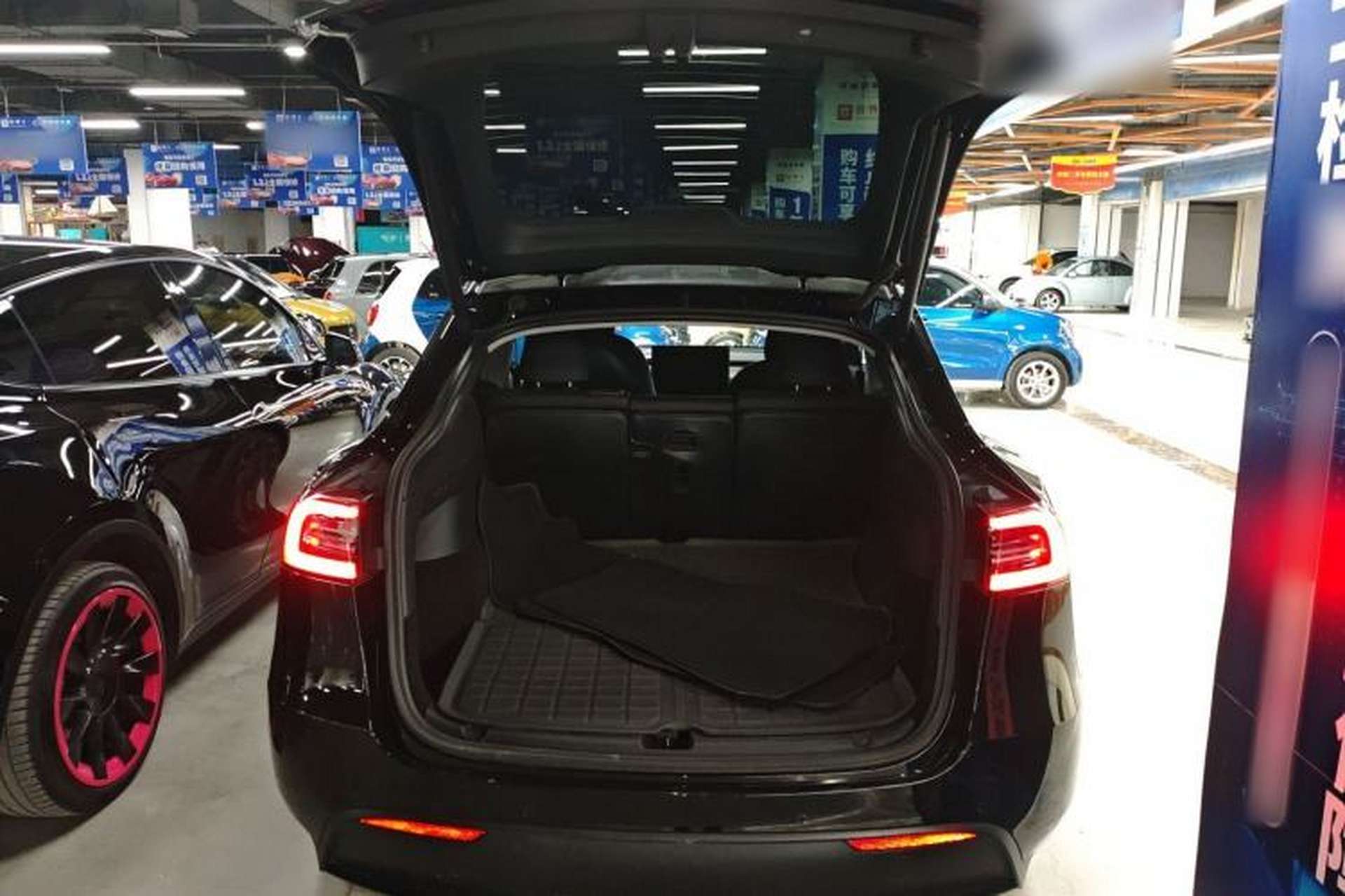 Used Tesla Model Y 2021 Long-Range All-Wheel-Drive Version Trunk