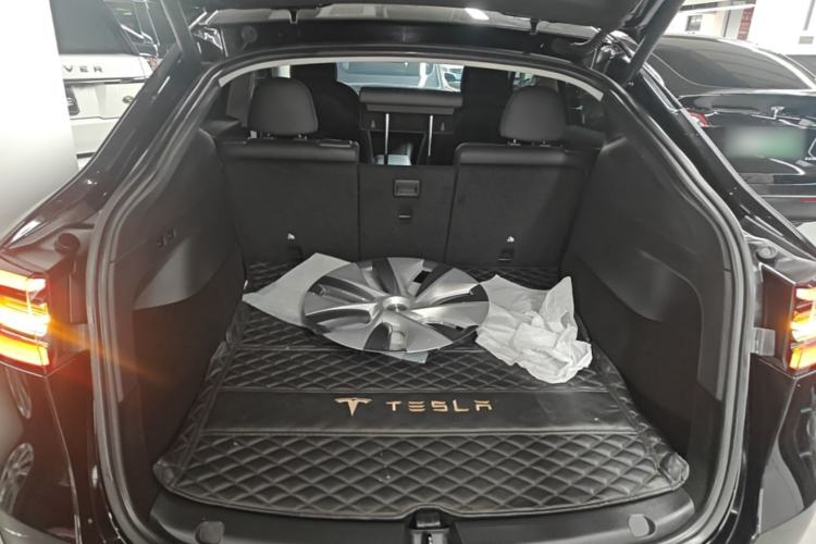 Used Tesla Model Y 2021 Long-Range All-Wheel-Drive Version 3D7 Trunk