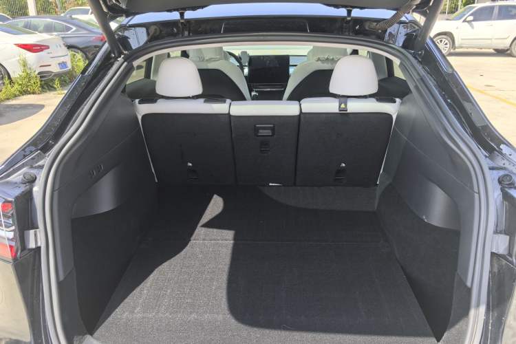 Used Tesla Model Y 2021 Standard Range Rear-Wheel Drive Version Trunk