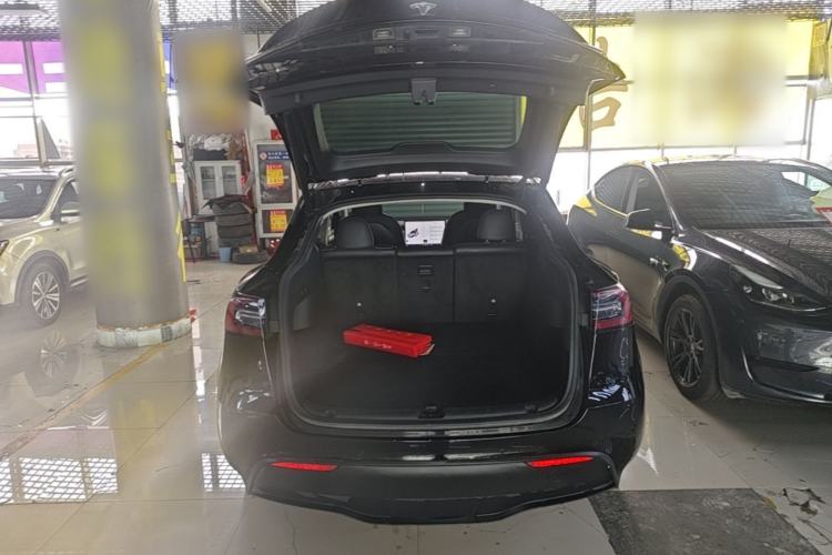 Used Tesla Model Y 2021 Standard Range Rear-Wheel Drive Version Trunk
