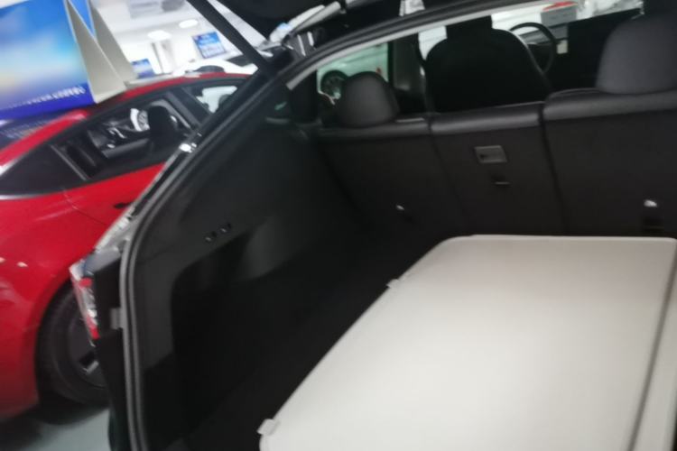 Used Tesla Model Y 2021 Long-Range All-Wheel-Drive Version Trunk