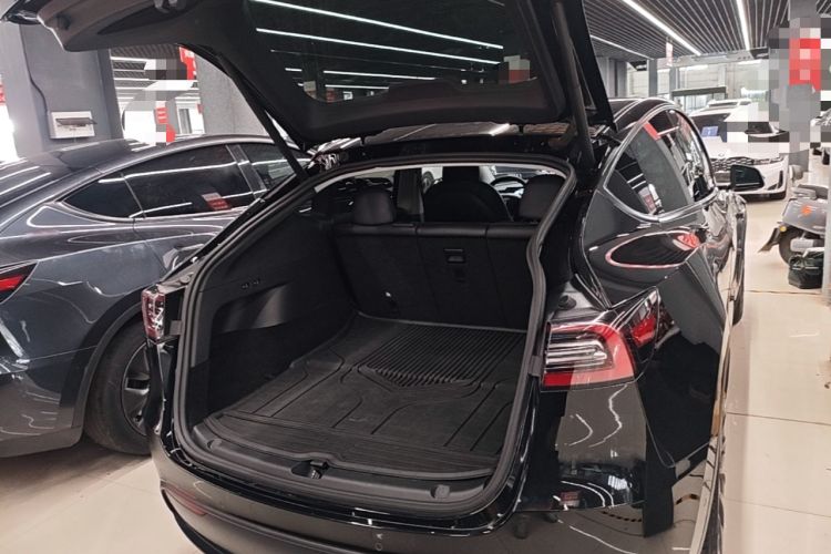 Used Tesla Model Y 2021 Long-Range All-Wheel-Drive Version 3D7 Trunk