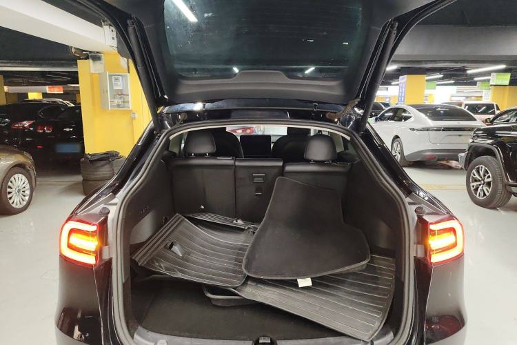 Used Tesla Model Y 2021 Standard Range Rear-Wheel Drive Version Trunk