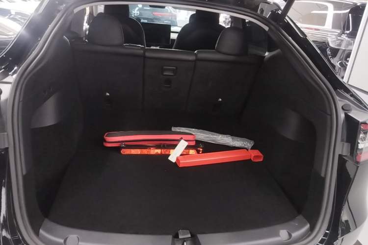 Used Tesla Model Y 2021 Standard Range Rear-Wheel Drive Version Trunk