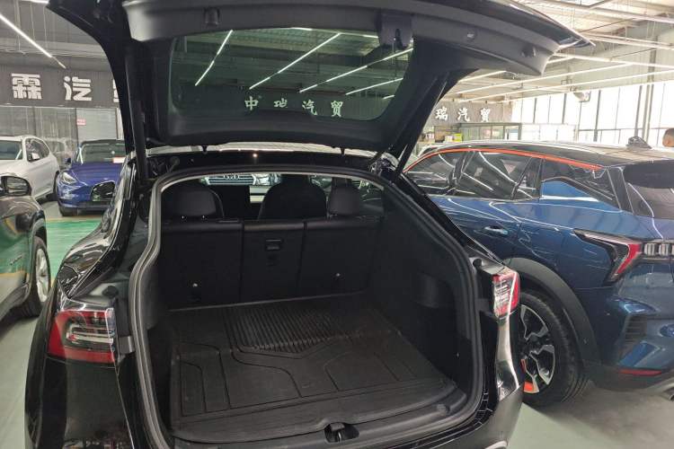 Used Tesla Model Y 2021 Standard Range Rear-Wheel Drive Version Trunk