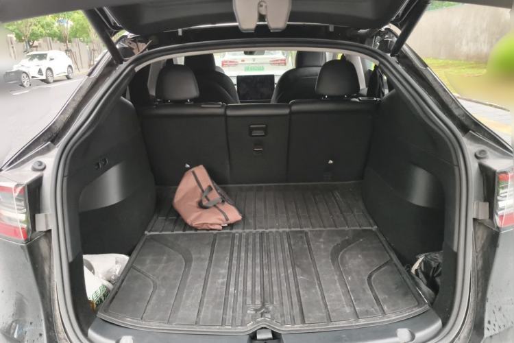 Used Tesla Model Y 2021 Standard Range Rear-Wheel Drive Version Trunk