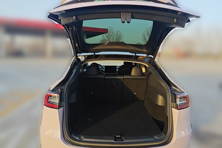 Used Tesla Model Y 2021 Long-Range All-Wheel-Drive Version 3D7 Trunk
