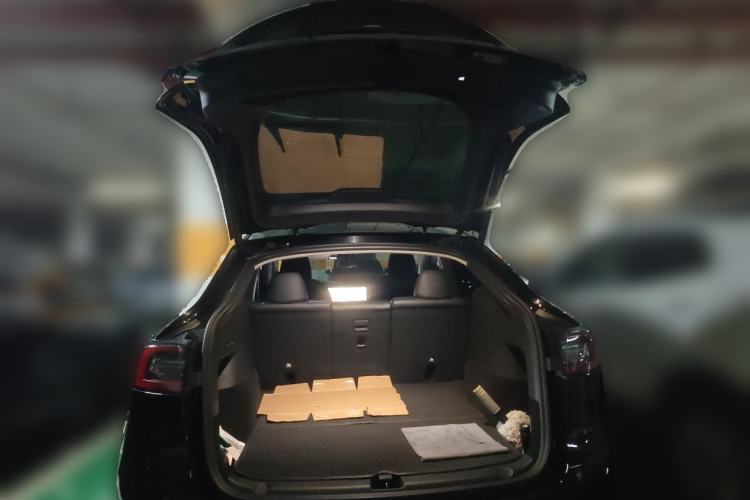 Used Tesla Model Y 2021 Standard Range Rear-Wheel Drive Version Trunk