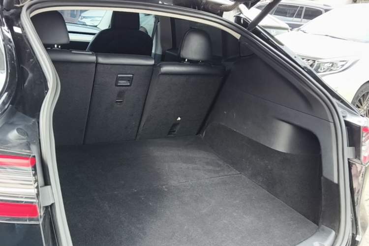 Used Tesla Model Y 2021 Standard Range Rear-Wheel Drive Version Trunk