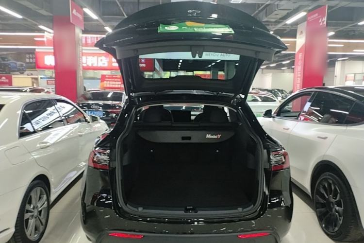 Used Tesla Model Y 2021 Long-Range All-Wheel-Drive Version Trunk