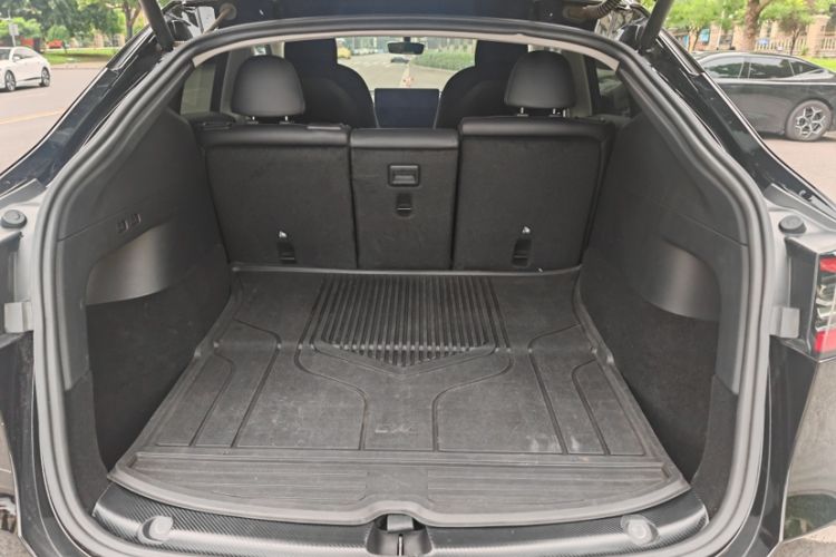 Used Tesla Model Y 2021 Standard Range Rear-Wheel Drive Version Trunk