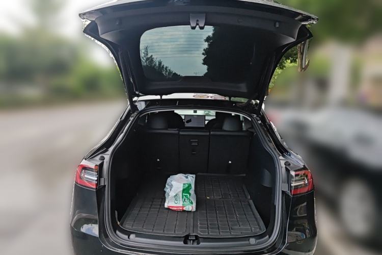 Used Tesla Model Y 2021 Standard Range Rear-Wheel Drive Version Trunk