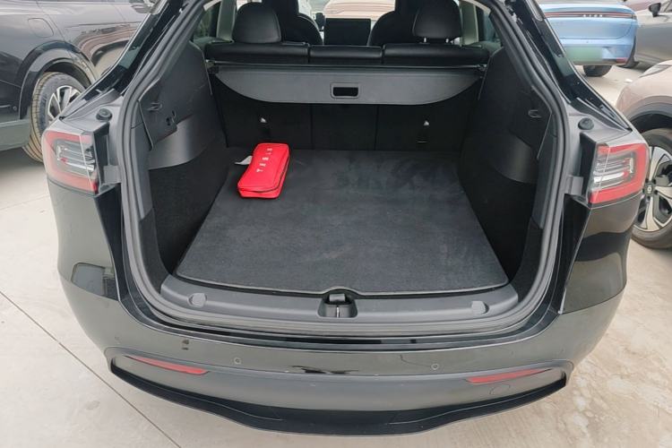 Used Tesla Model Y 2021 Standard Range Rear-Wheel Drive Version Trunk