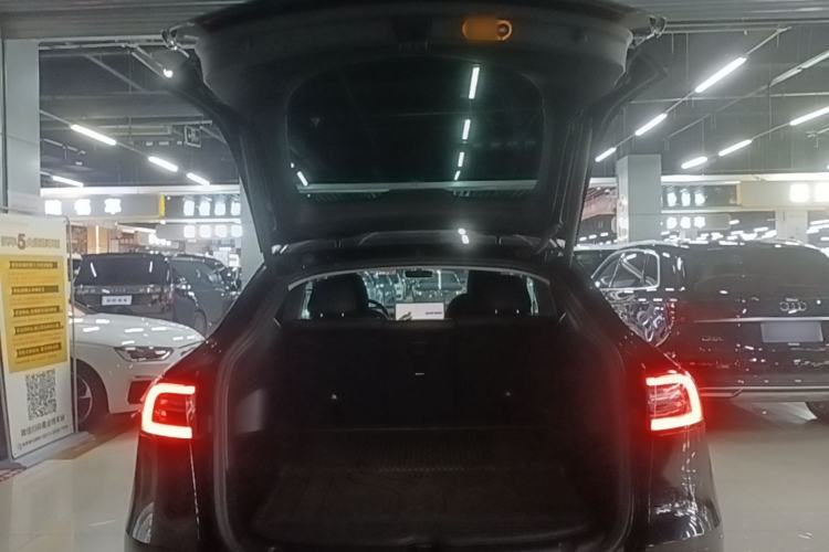 Used Tesla Model Y 2021 Standard Range Rear-Wheel Drive Version Trunk