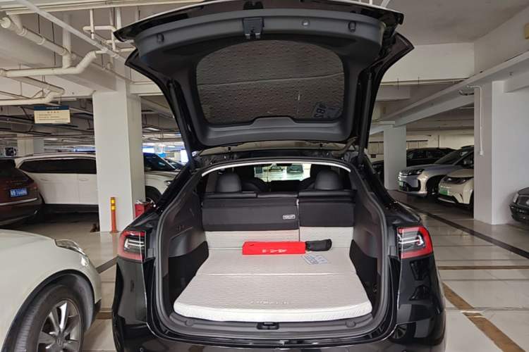 Used Tesla Model Y 2021 Standard Range Rear-Wheel Drive Version Trunk