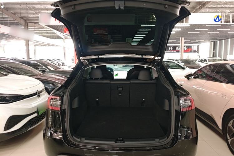Used Tesla Model Y 2021 Standard Range Rear-Wheel Drive Version Trunk