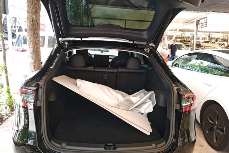 Used Tesla Model Y 2021 Standard Range Rear-Wheel Drive Version Trunk