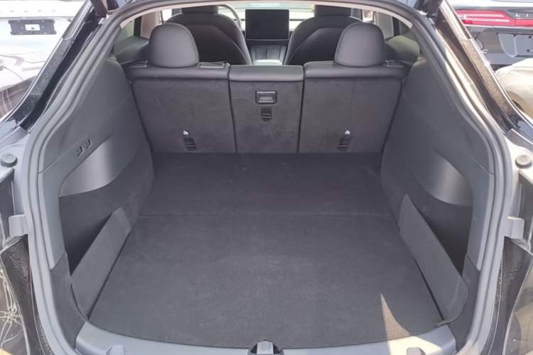 Used Tesla Model Y 2021 Standard Range Rear-Wheel Drive Version Trunk