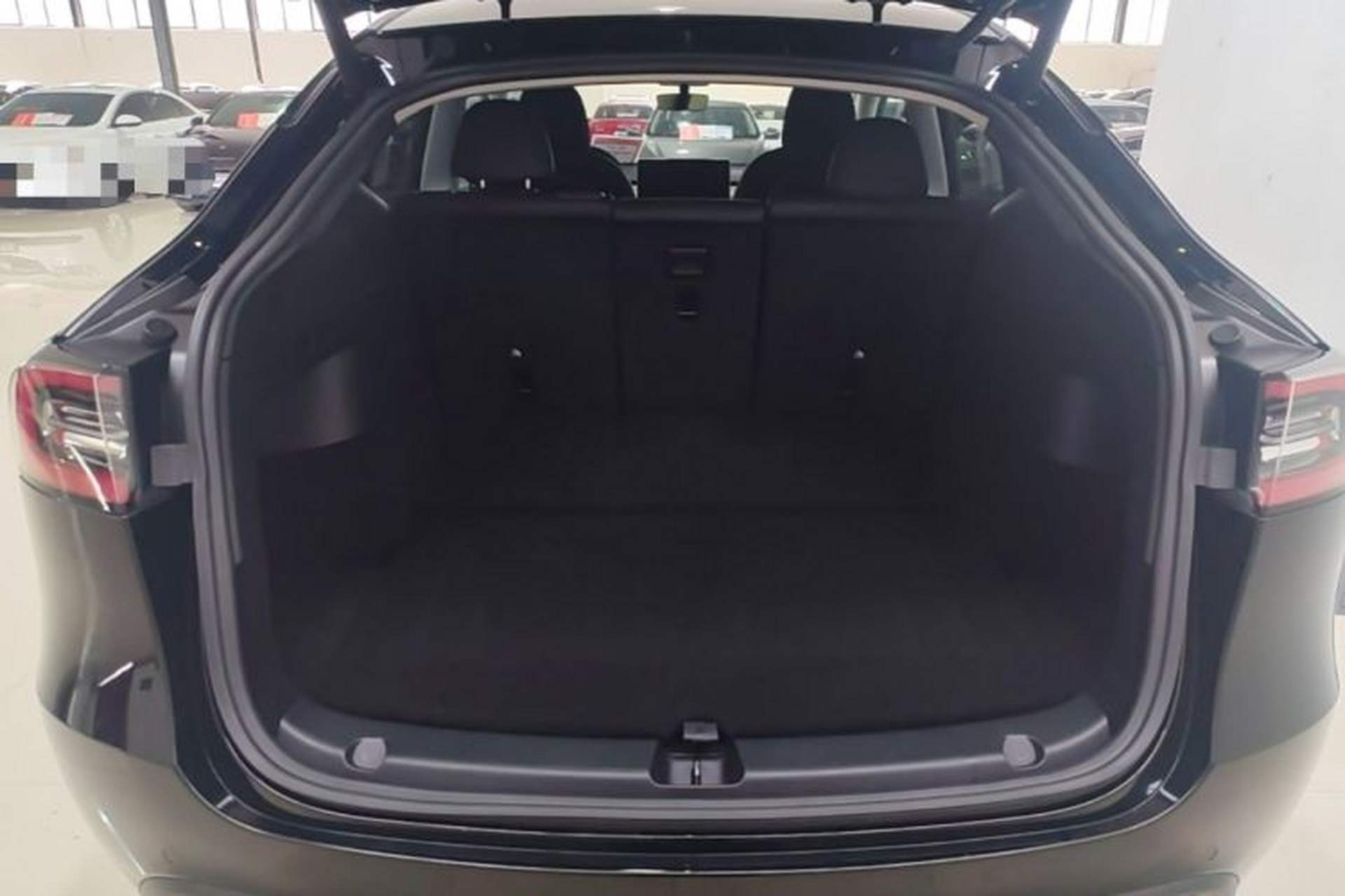 Used Tesla Model Y 2021 Standard Range Rear-Wheel Drive Version Trunk