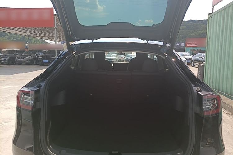 Used Tesla Model Y 2021 Standard Range Rear-Wheel Drive Version Trunk