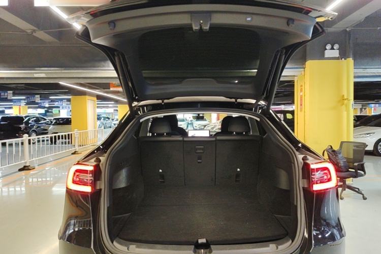 Used Tesla Model Y 2021 Long-Range All-Wheel-Drive Version 3D7 Trunk