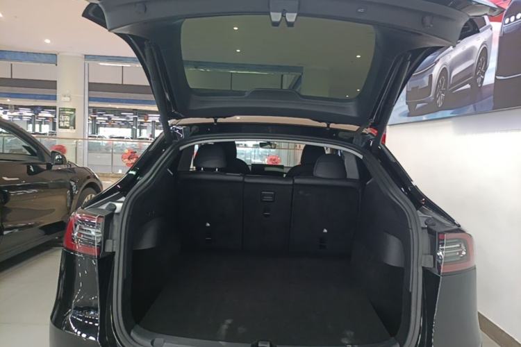 Used Tesla Model Y 2021 Standard Range Rear-Wheel Drive Version Trunk