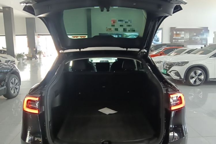 Used Tesla Model Y 2021 Standard Range Rear-Wheel Drive Version Trunk