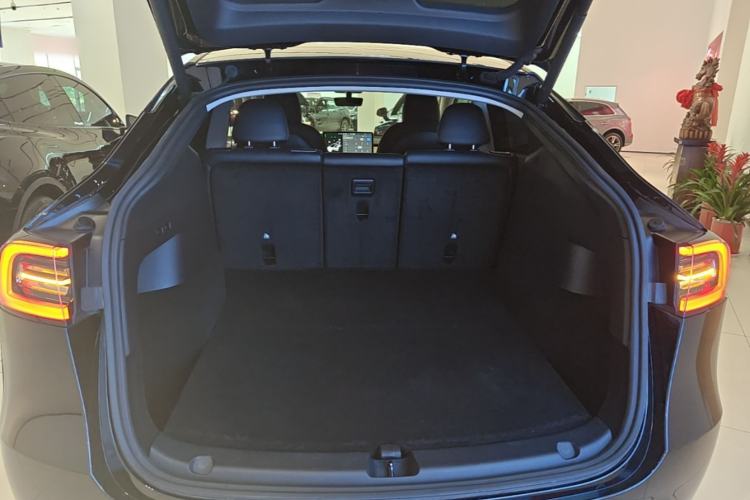 Used Tesla Model Y 2021 Standard Range Rear-Wheel Drive Version Trunk