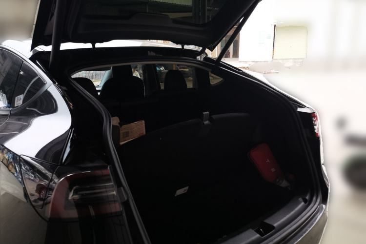 Used Tesla Model Y 2021 Long-Range All-Wheel-Drive Version Trunk