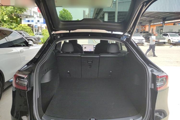 Used Tesla Model Y 2021 Standard Range Rear-Wheel Drive Version Trunk
