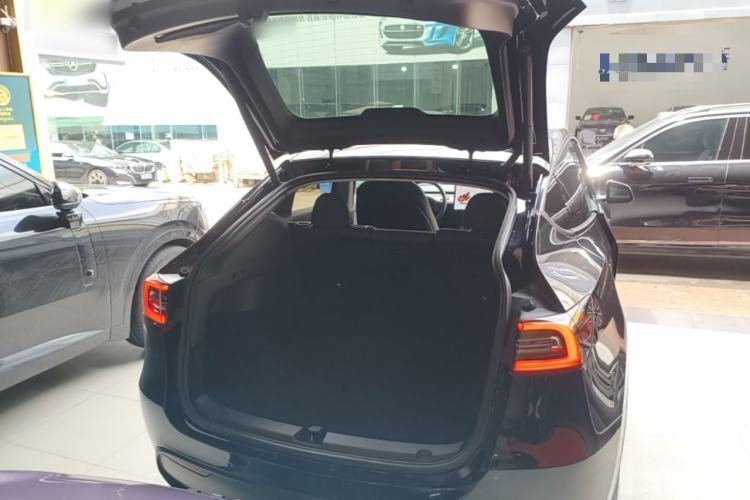 Used Tesla Model Y 2021 Long-Range All-Wheel-Drive Version Trunk