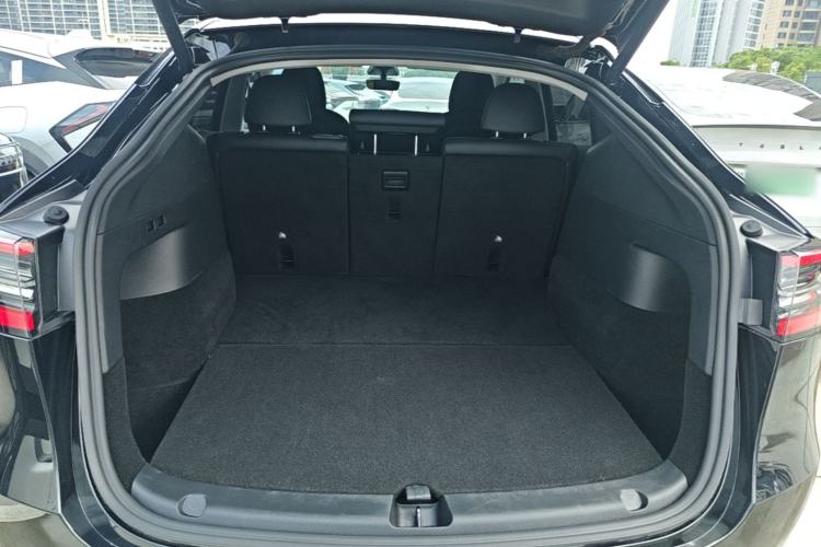 Used Tesla Model Y 2021 Long-Range All-Wheel-Drive Version 3D7 Trunk