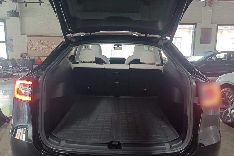 Used Tesla Model Y 2021 Standard Range Rear-Wheel Drive Version Trunk