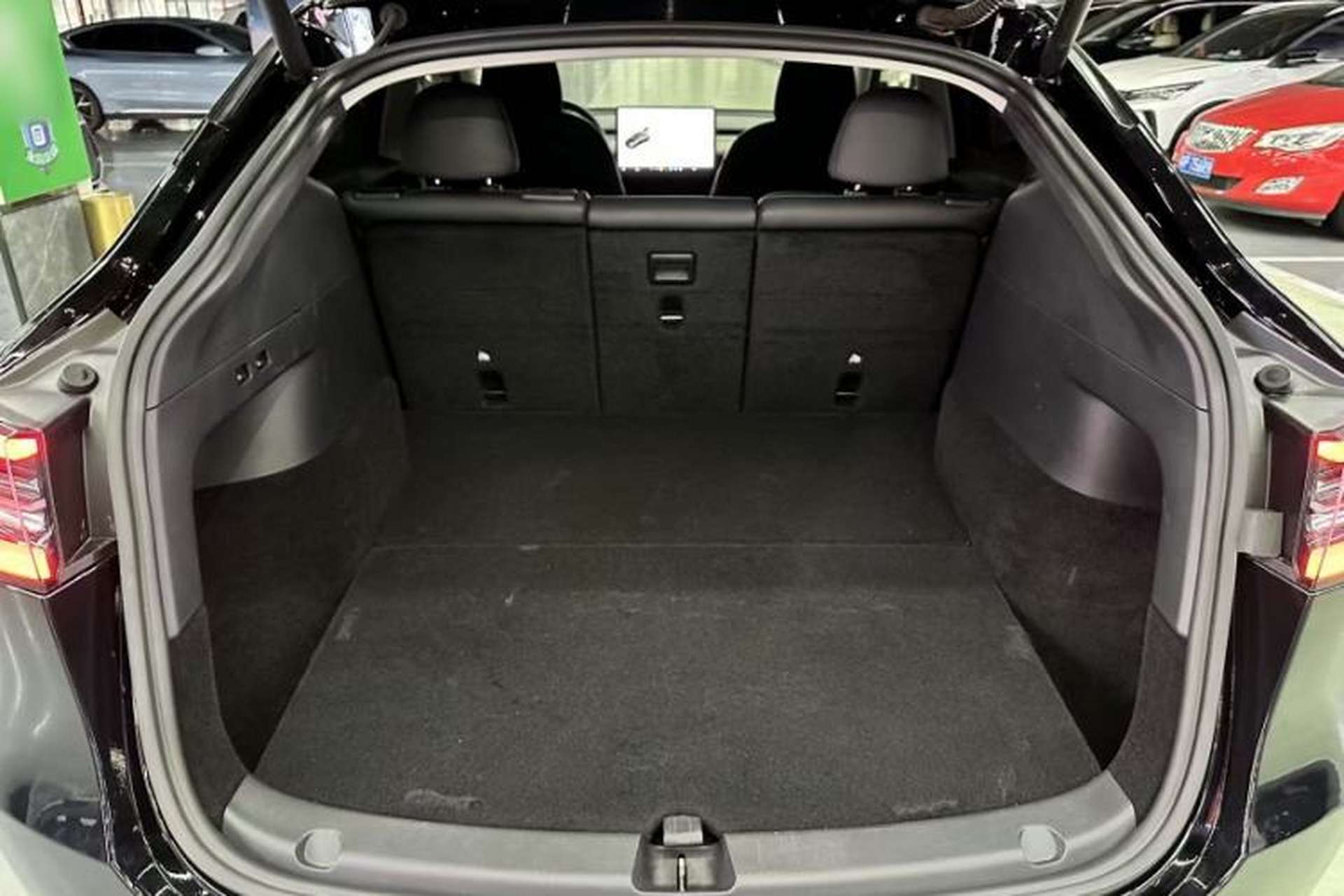 Used Tesla Model Y 2021 Long-Range All-Wheel-Drive Version 3D7 Trunk