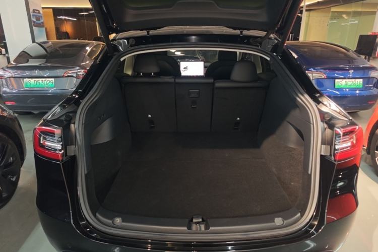 Used Tesla Model Y 2021 Long-Range All-Wheel-Drive Version Trunk