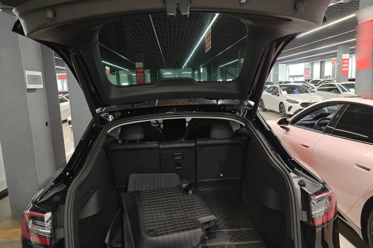 Used Tesla Model Y 2021 Standard Range Rear-Wheel Drive Version Trunk