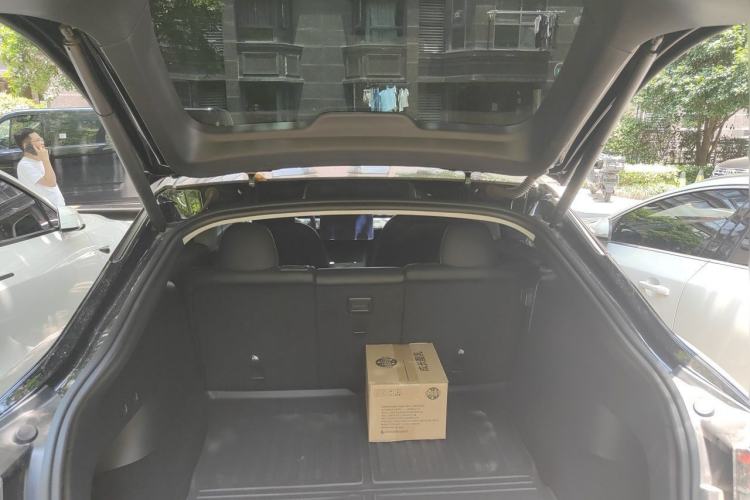 Used Tesla Model Y 2021 Standard Range Rear-Wheel Drive Version Trunk