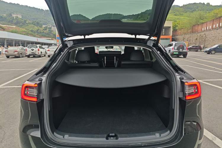 Used Tesla Model Y 2021 Standard Range Rear-Wheel Drive Version Trunk