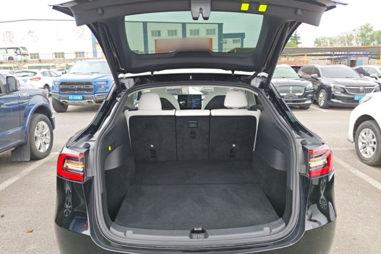 Used Tesla Model Y 2021 Standard Range Rear-Wheel Drive Version Trunk
