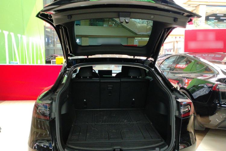 Used Tesla Model Y 2021 Long-Range All-Wheel-Drive Version Trunk