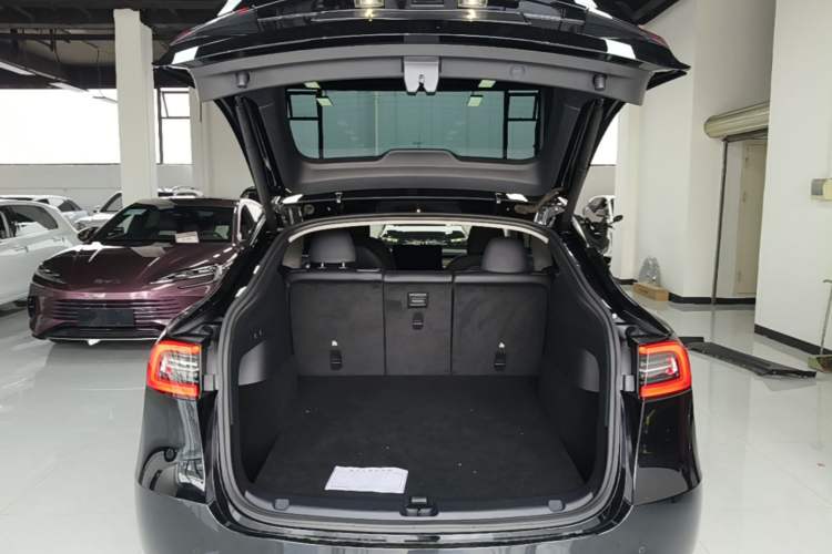 Used Tesla Model Y 2021 Standard Range Rear-Wheel Drive Version Trunk