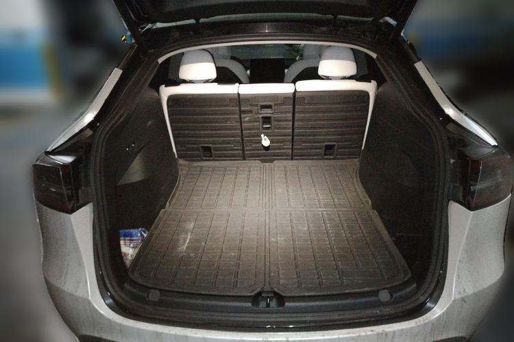 Used Tesla Model Y 2021 Standard Range Rear-Wheel Drive Version Trunk