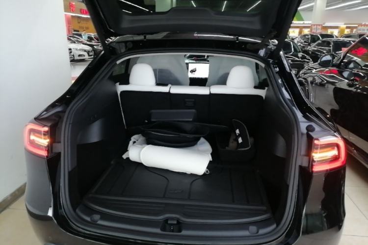 Used Tesla Model Y 2021 Long-Range All-Wheel-Drive Version 3D7 Trunk