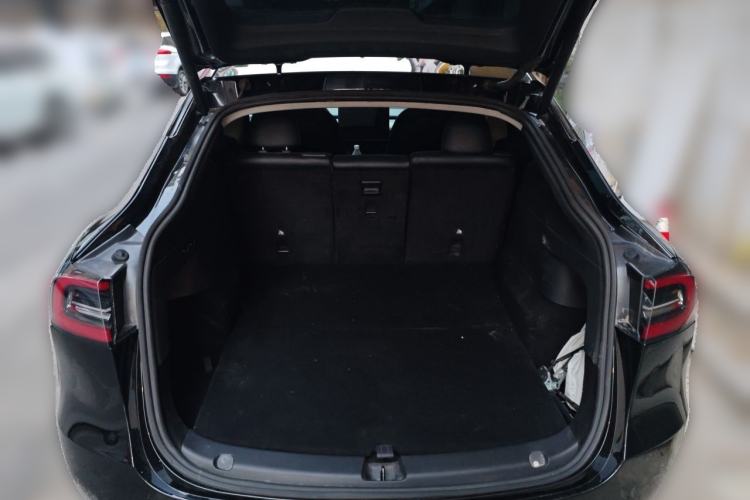 Used Tesla Model Y 2021 Standard Range Rear-Wheel Drive Version Trunk