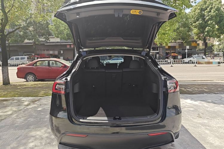 Used Tesla Model Y 2021 Standard Range Rear-Wheel Drive Version Trunk