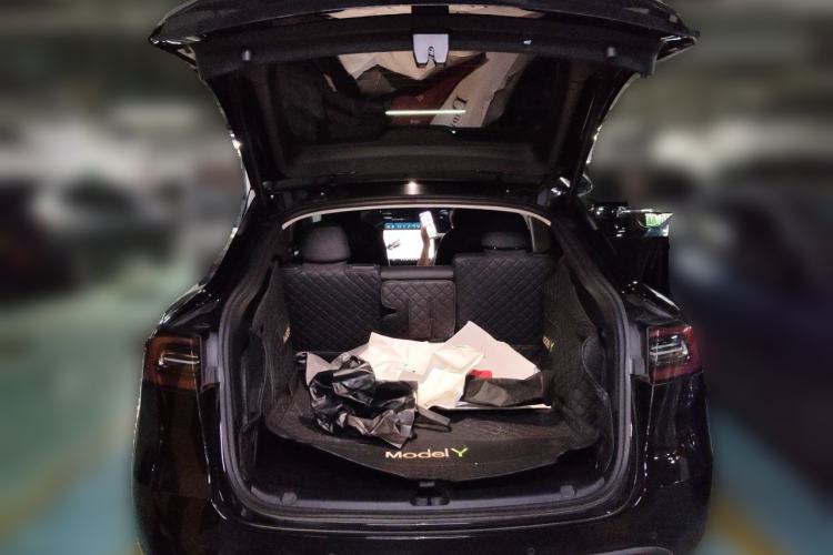 Used Tesla Model Y 2021 Standard Range Rear-Wheel Drive Version Trunk