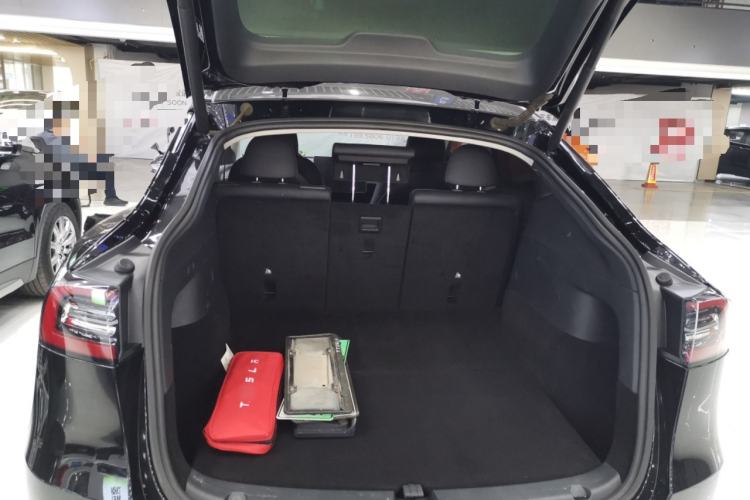 Used Tesla Model Y 2021 Long-Range All-Wheel-Drive Version Trunk