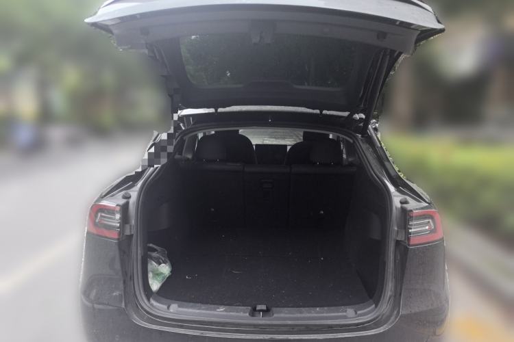 Used Tesla Model Y 2021 Long-Range All-Wheel-Drive Version Trunk