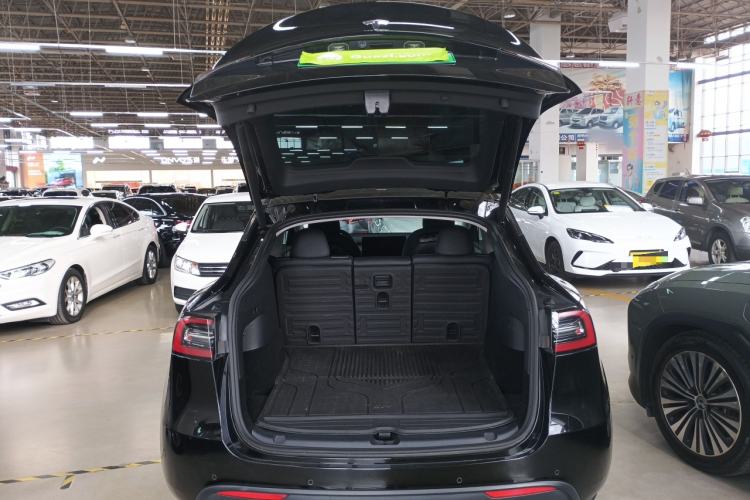 Used Tesla Model Y 2021 Standard Range Rear-Wheel Drive Version Trunk
