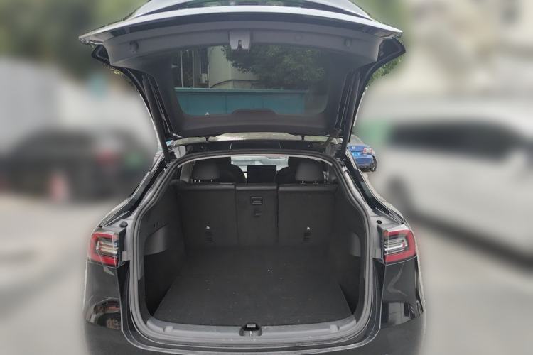 Used Tesla Model Y 2021 Standard Range Rear-Wheel Drive Version Trunk
